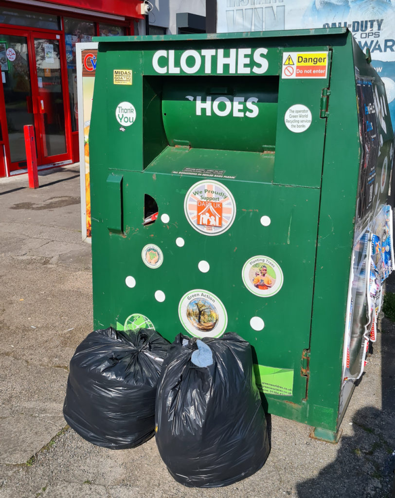 A clothes bank with the 'S' removed so it says "hoes"